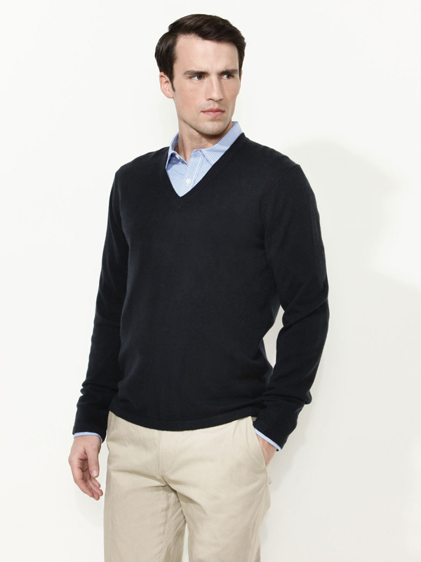 The Black V-neck Sweater - Stuff That I Like